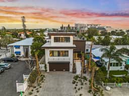 Knot A Basic Beach House