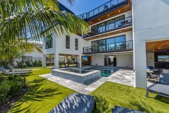 Lido Luxe Estate - Image 1