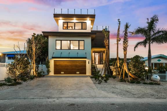 Knot A Basic Beach House