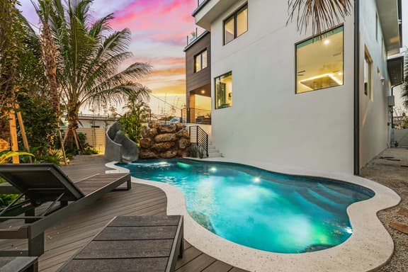 Knot A Basic Beach House